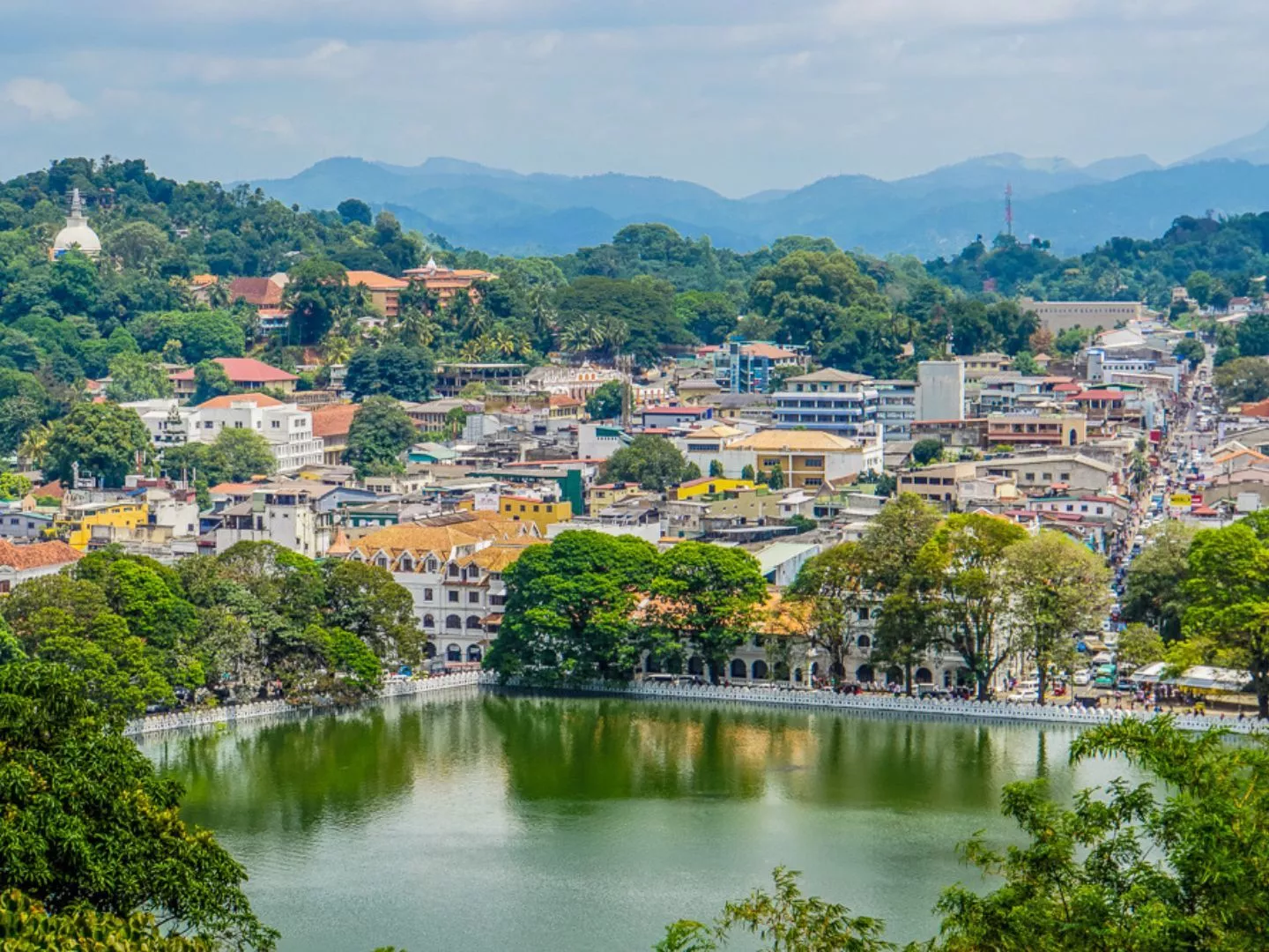 Kandy Lake and hill views